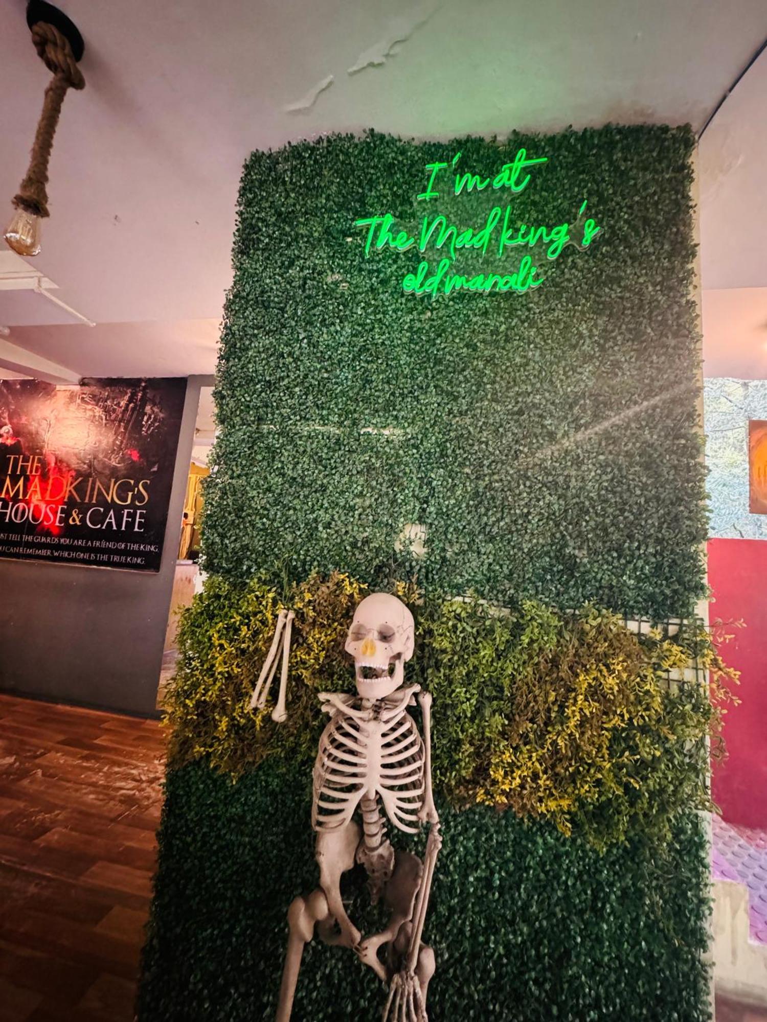 The Mad King'S House & Cafe — Photos 3